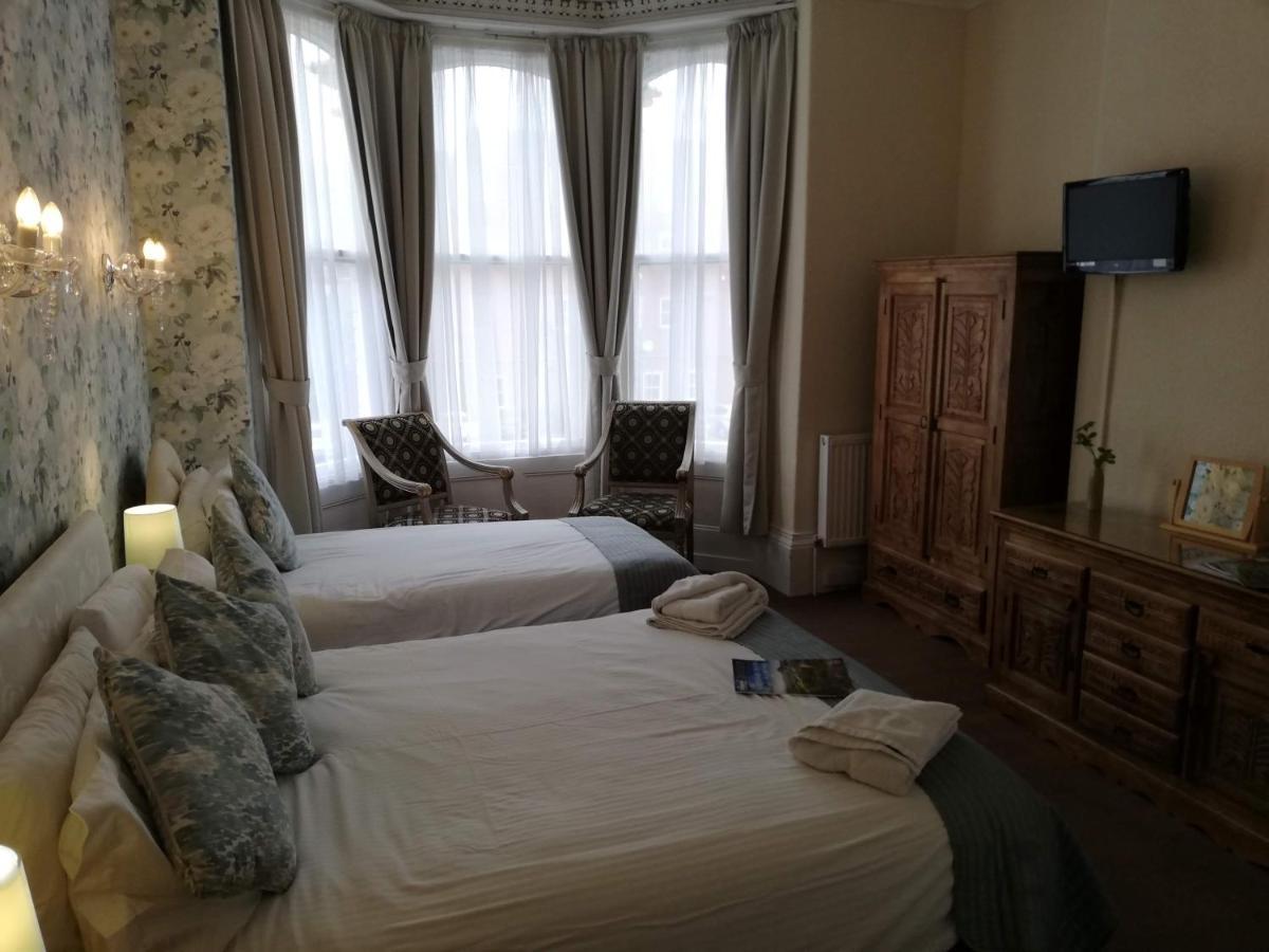 Esplanade Gardens B&B Скарбъро Екстериор снимка