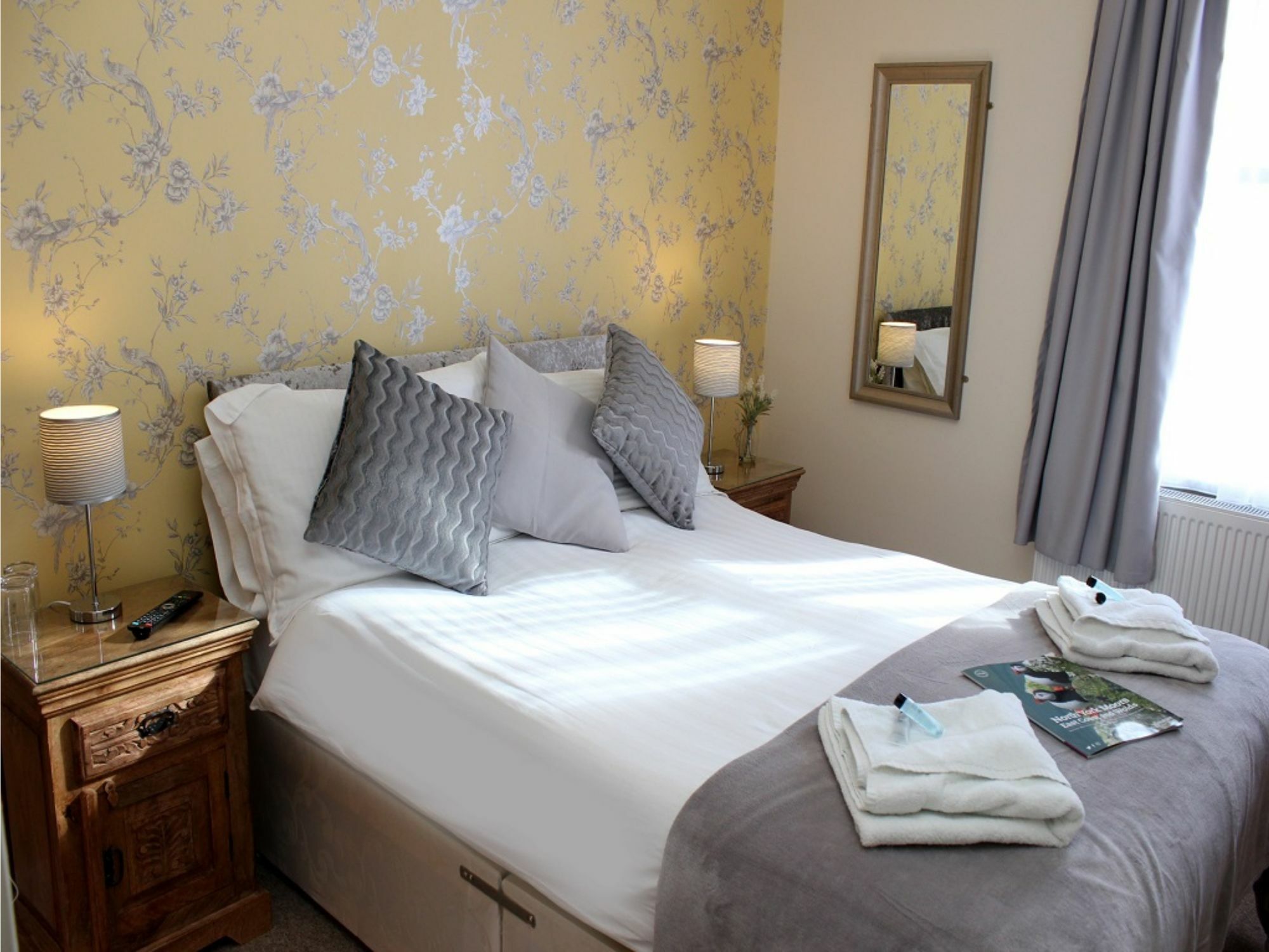 Esplanade Gardens B&B Скарбъро Екстериор снимка