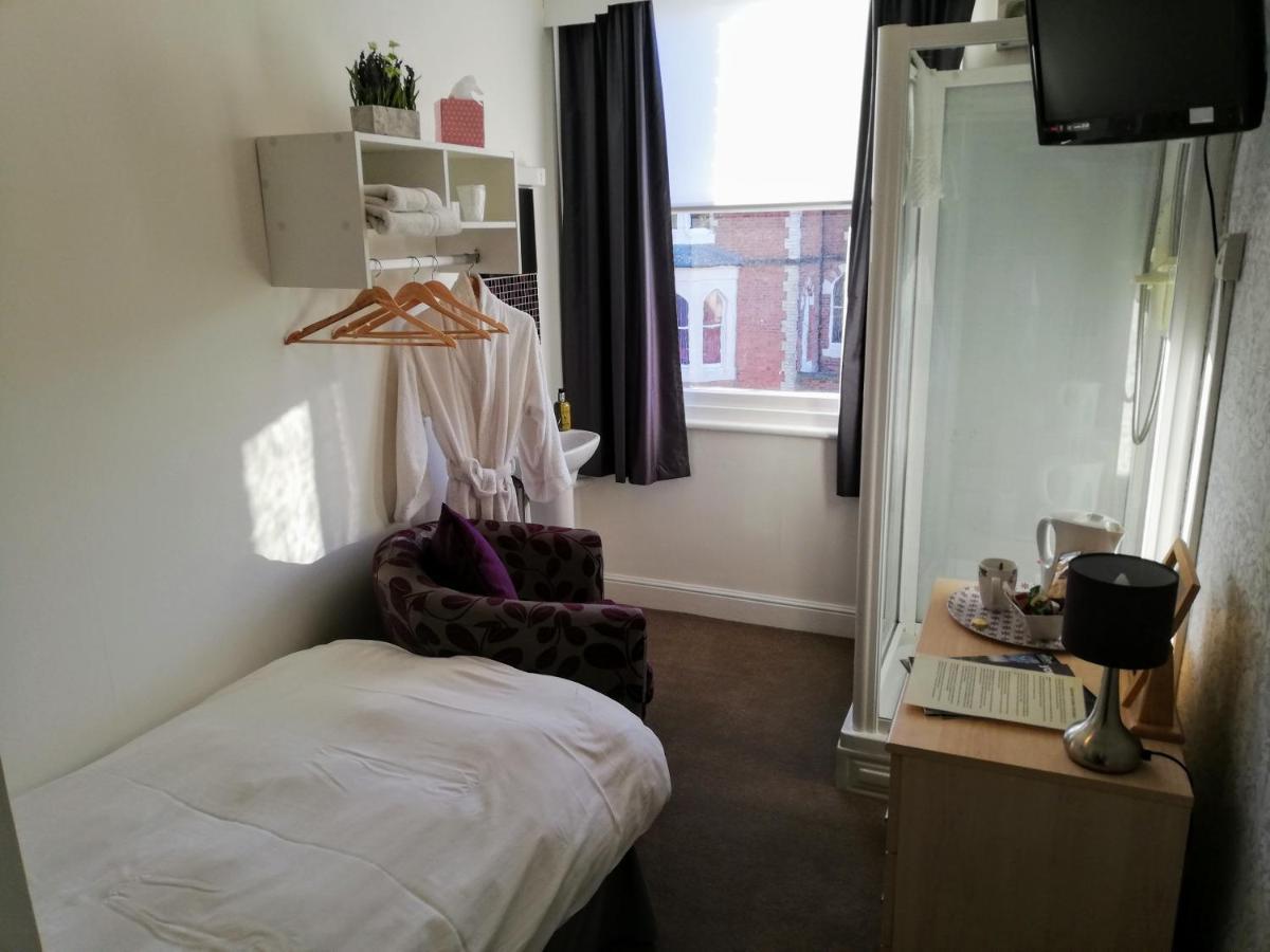 Esplanade Gardens B&B Скарбъро Екстериор снимка